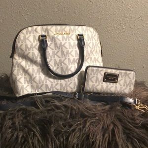 MICHAEL KORS!!!!!!!!  Bag w/ matching wallet